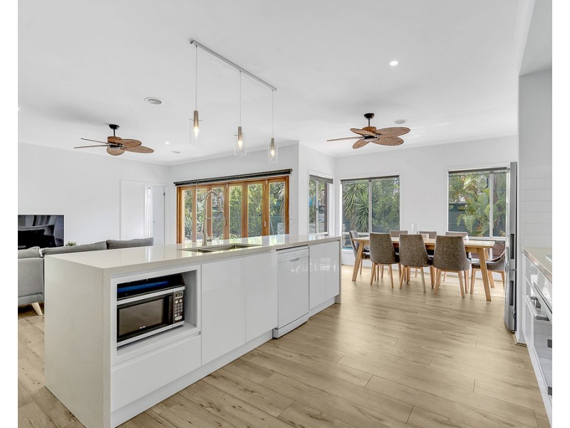 2 Renfrey Place, Craigieburn VIC 3064