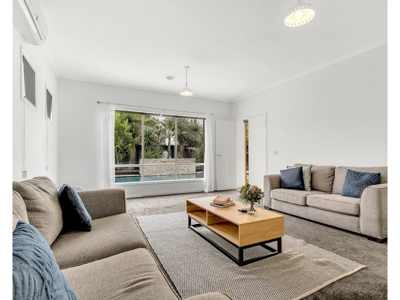 2 Renfrey Place, Craigieburn VIC 3064