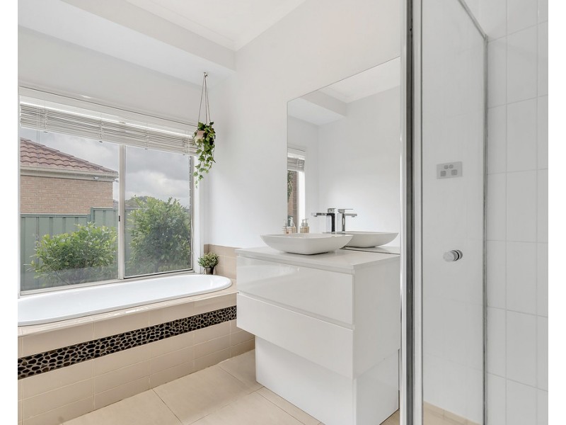 2 Renfrey Place, Craigieburn VIC 3064