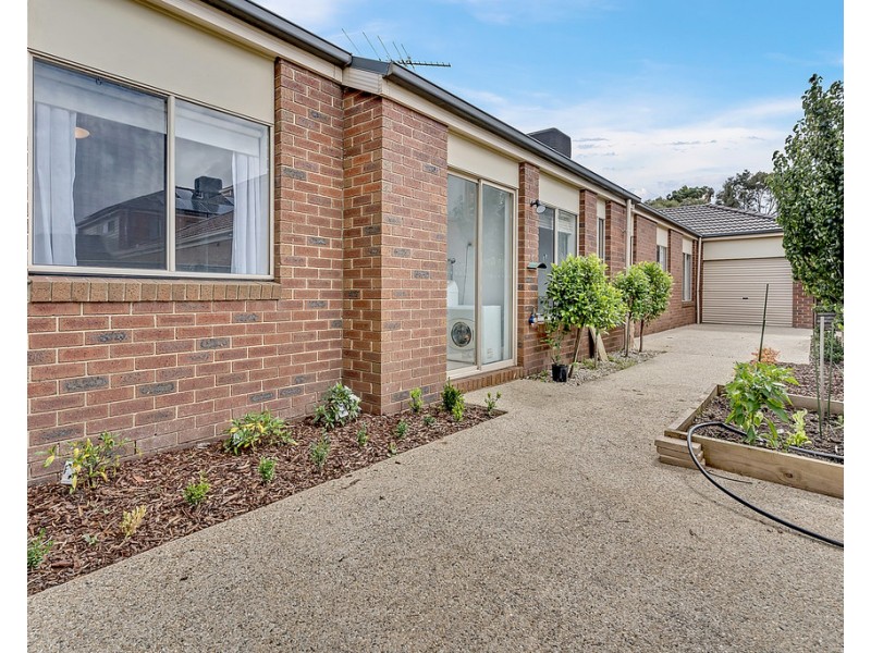 2 Renfrey Place, Craigieburn VIC 3064