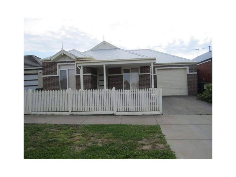 27 The Garlands, Craigieburn VIC 3064
