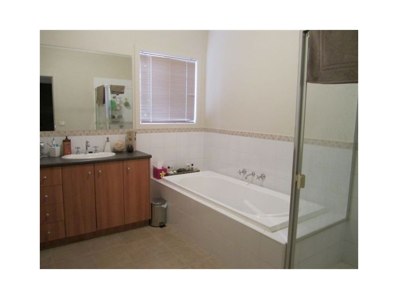 27 The Garlands, Craigieburn VIC 3064