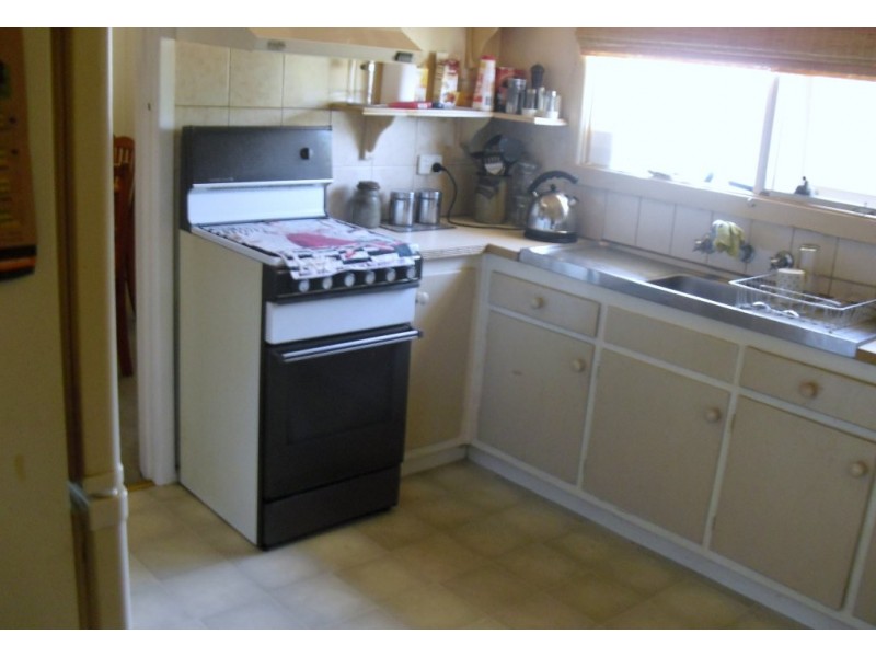 6 Rayfield Avenue, Craigieburn VIC 3064