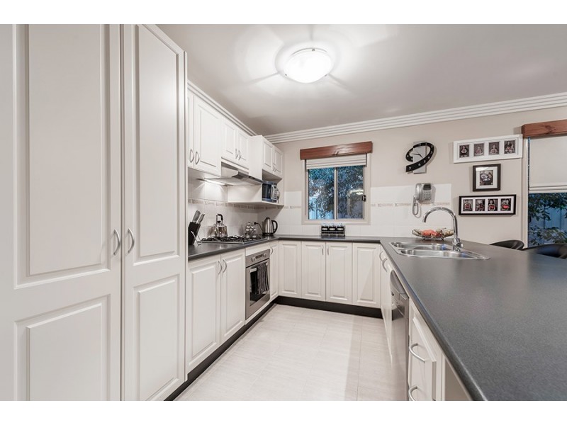 4 Long Island Circuit, Craigieburn VIC 3064