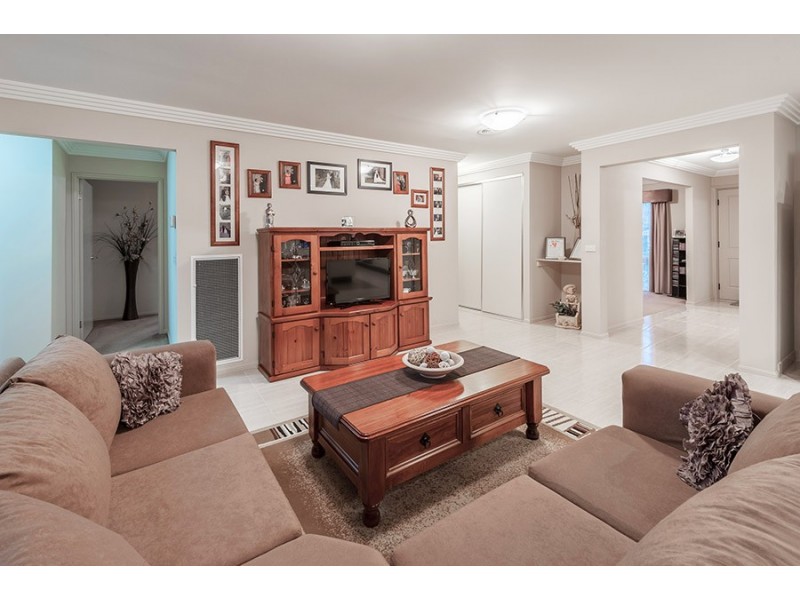 4 Long Island Circuit, Craigieburn VIC 3064