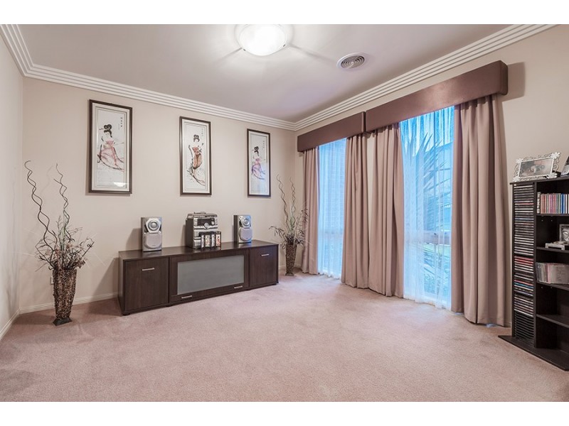 4 Long Island Circuit, Craigieburn VIC 3064
