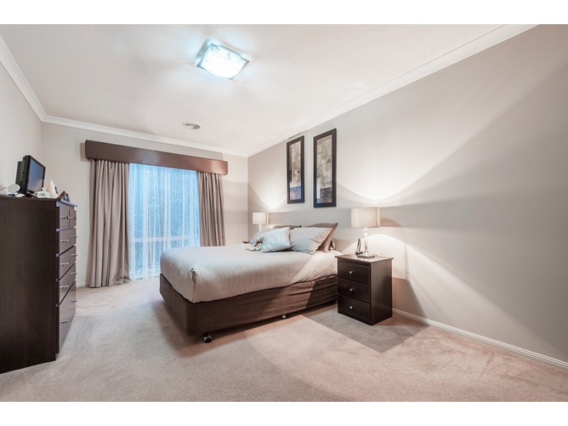4 Long Island Circuit, Craigieburn VIC 3064