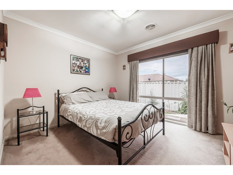 4 Long Island Circuit, Craigieburn VIC 3064