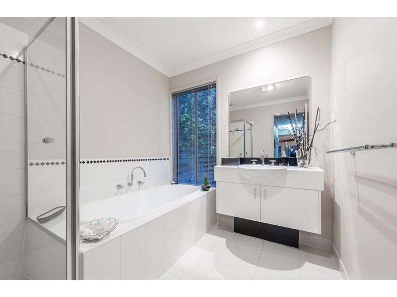 4 Long Island Circuit, Craigieburn VIC 3064