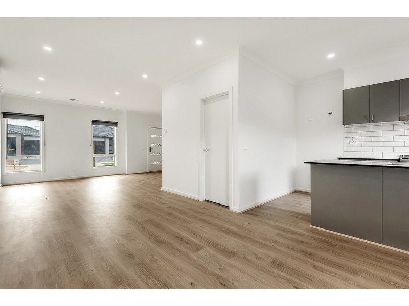 3 Oregan Way, Roxburgh Park VIC 3064