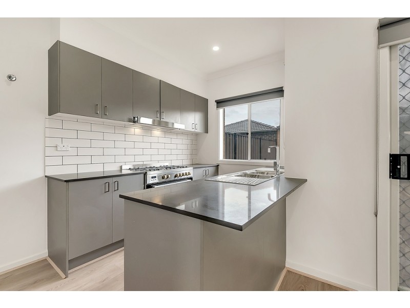 3 Oregan Way, Roxburgh Park VIC 3064