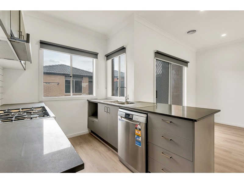 3 Oregan Way, Roxburgh Park VIC 3064