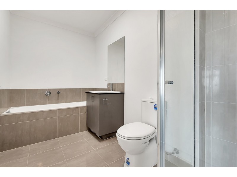 3 Oregan Way, Roxburgh Park VIC 3064