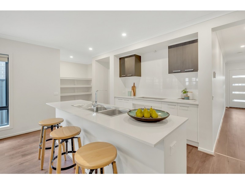 45 Angophora Crescent, Craigieburn VIC 3064