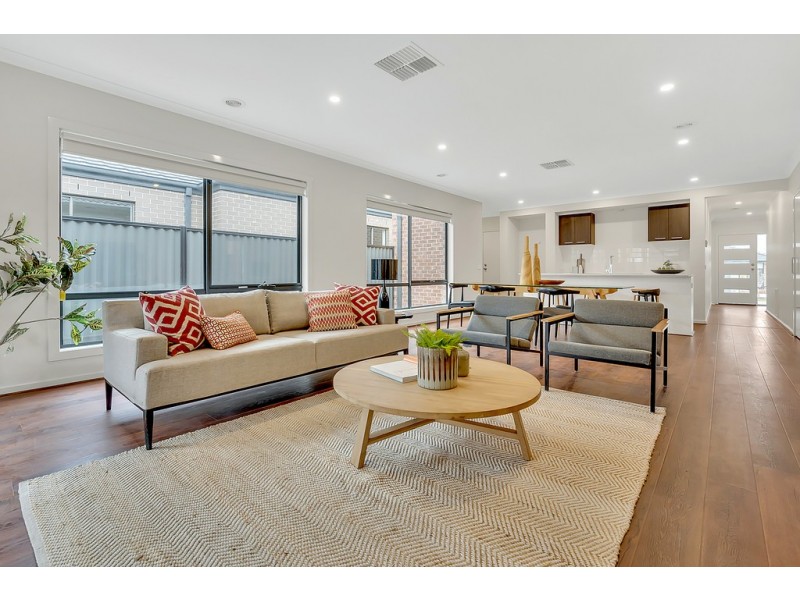 45 Angophora Crescent, Craigieburn VIC 3064