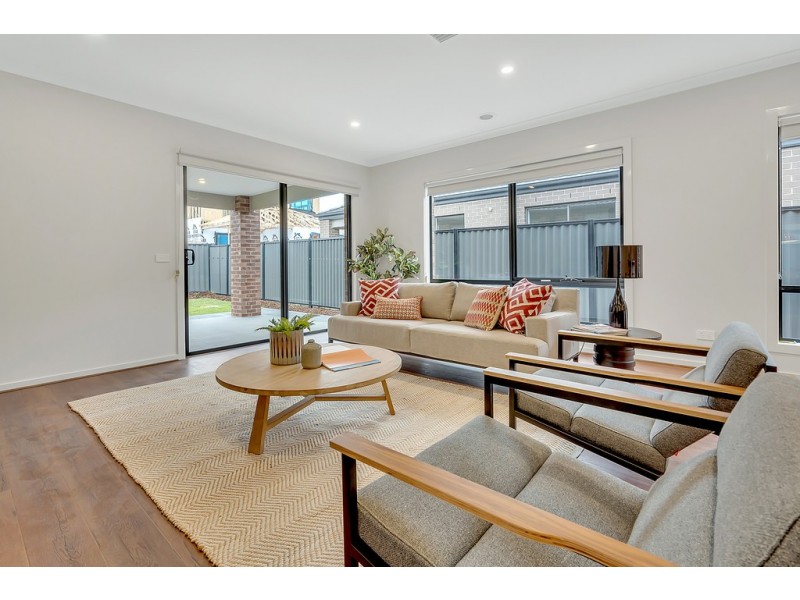 45 Angophora Crescent, Craigieburn VIC 3064