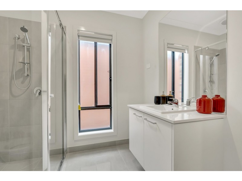 45 Angophora Crescent, Craigieburn VIC 3064