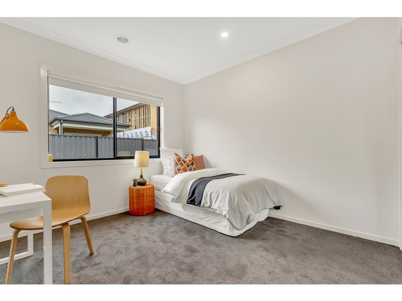 45 Angophora Crescent, Craigieburn VIC 3064