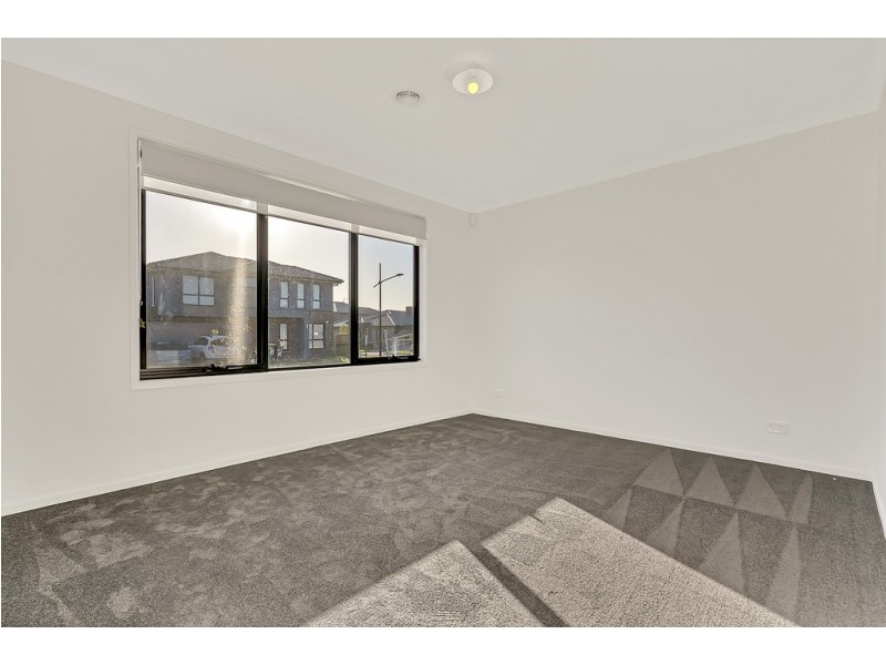 3 Bastings Avenue, Mickleham VIC 3064