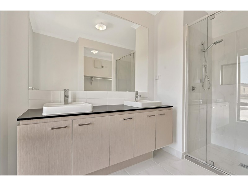 3 Bastings Avenue, Mickleham VIC 3064