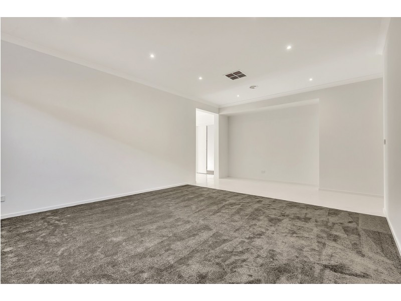 3 Bastings Avenue, Mickleham VIC 3064