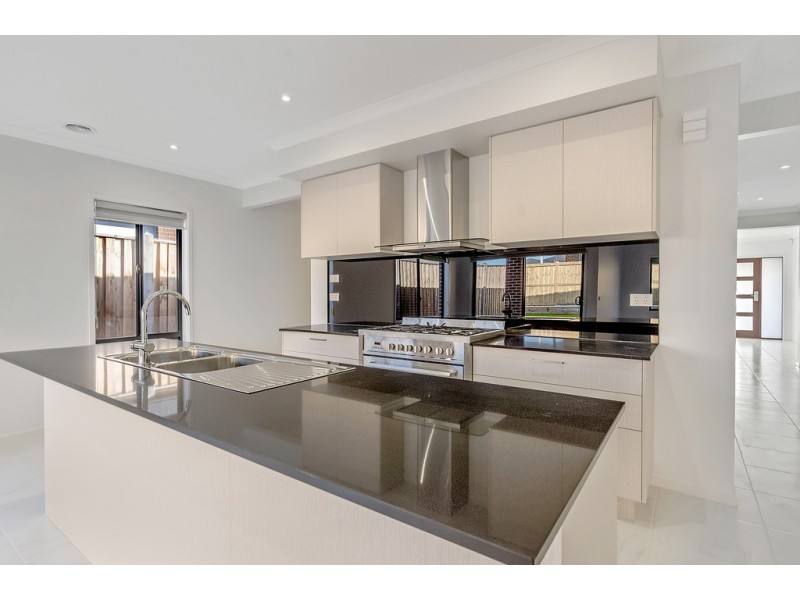 3 Bastings Avenue, Mickleham VIC 3064