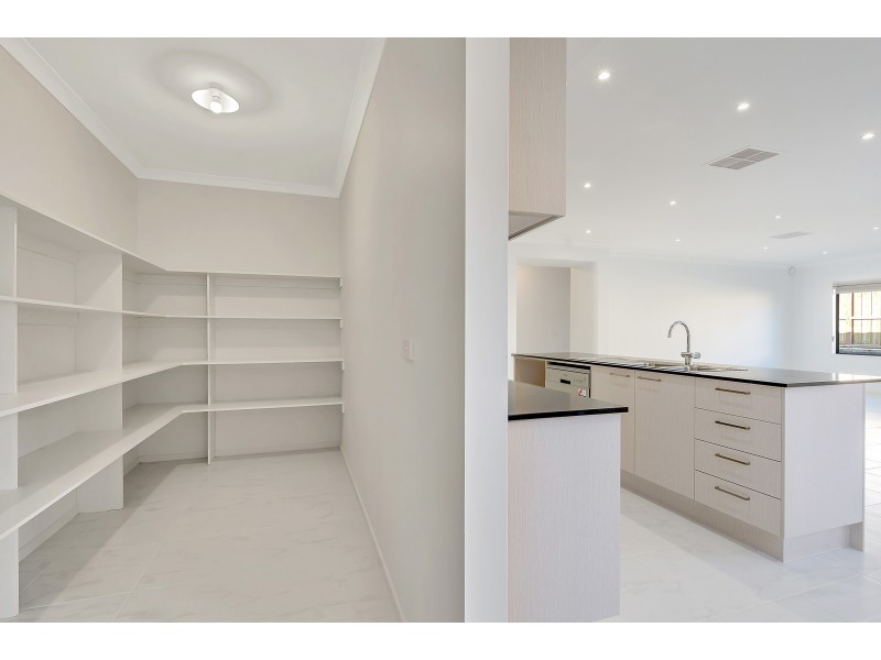 3 Bastings Avenue, Mickleham VIC 3064