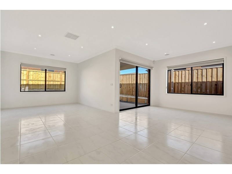 3 Bastings Avenue, Mickleham VIC 3064