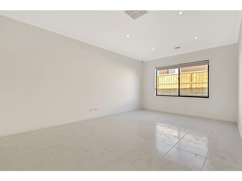 3 Bastings Avenue, Mickleham VIC 3064
