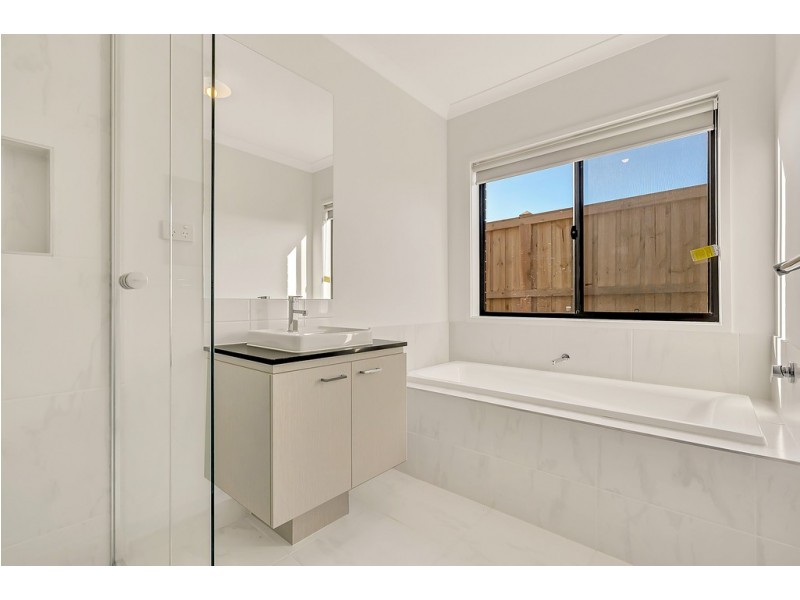 3 Bastings Avenue, Mickleham VIC 3064