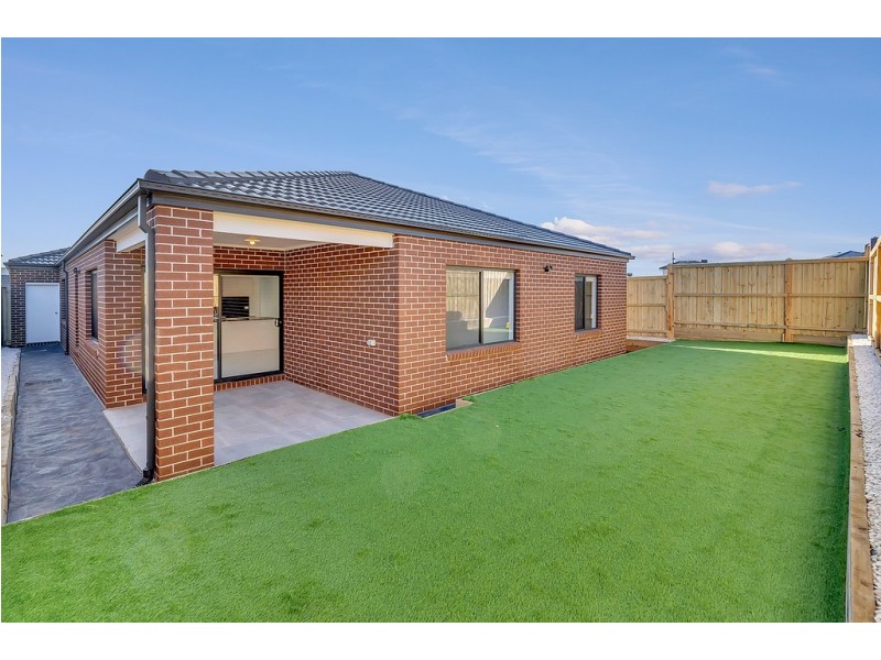 3 Bastings Avenue, Mickleham VIC 3064