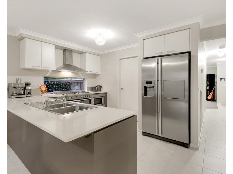 2 Nebula Crescent, Mickleham VIC 3064