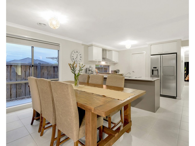 2 Nebula Crescent, Mickleham VIC 3064