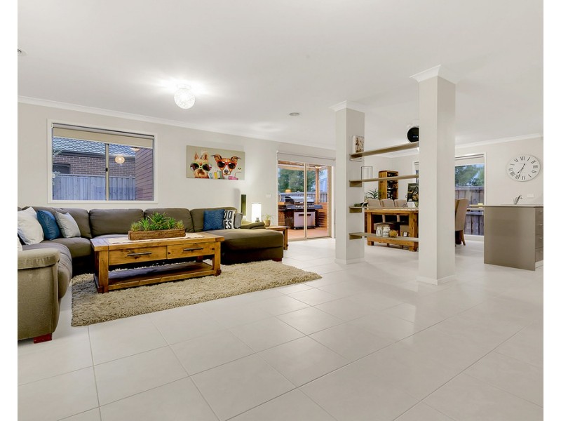 2 Nebula Crescent, Mickleham VIC 3064