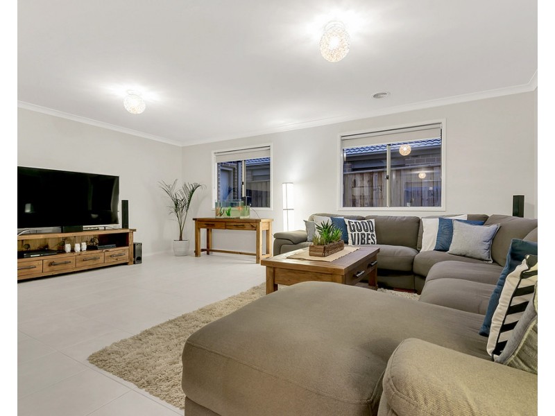 2 Nebula Crescent, Mickleham VIC 3064