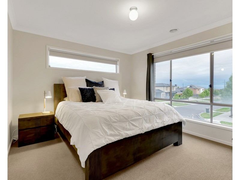 2 Nebula Crescent, Mickleham VIC 3064