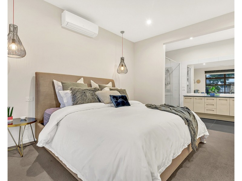 4 Hampstead Place, Craigieburn VIC 3064