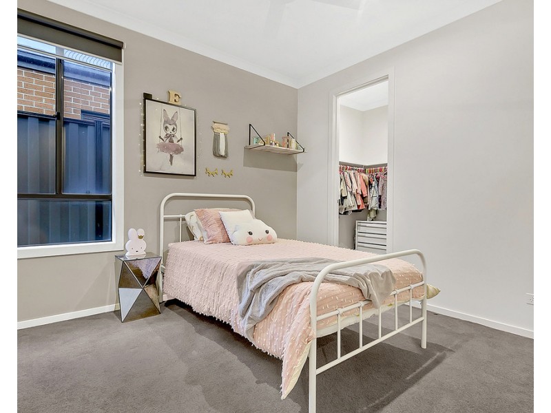 4 Hampstead Place, Craigieburn VIC 3064