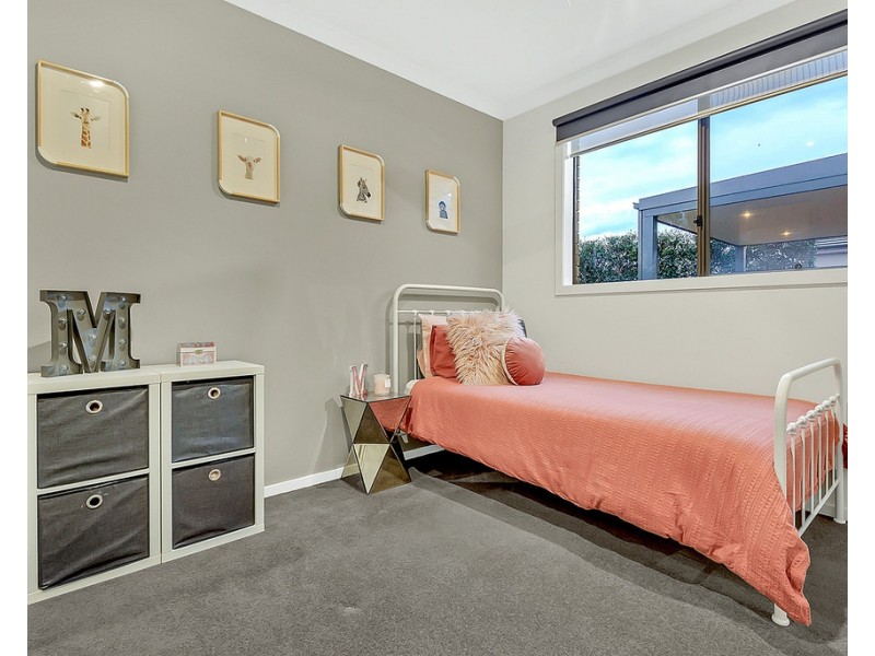 4 Hampstead Place, Craigieburn VIC 3064