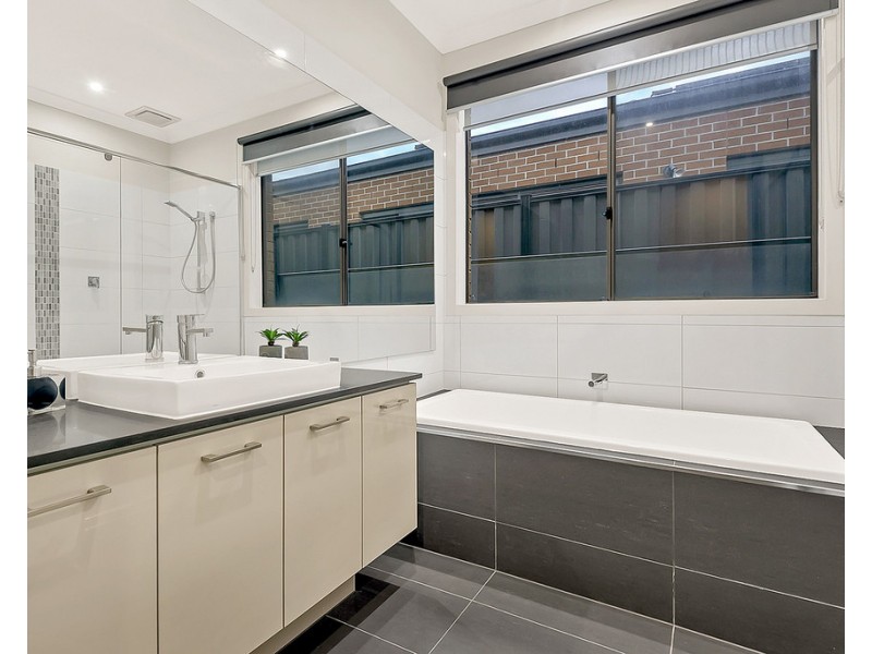 4 Hampstead Place, Craigieburn VIC 3064
