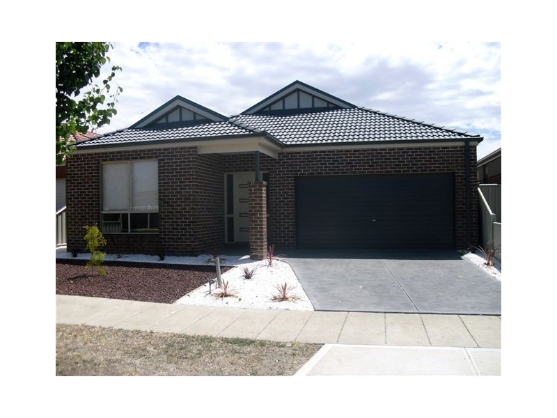 18 Classic Place, Craigieburn VIC 3064