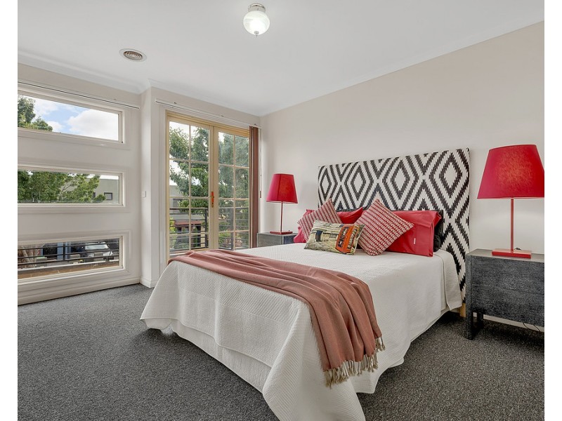 25 Flowerdale Crescent, Roxburgh Park VIC 3064