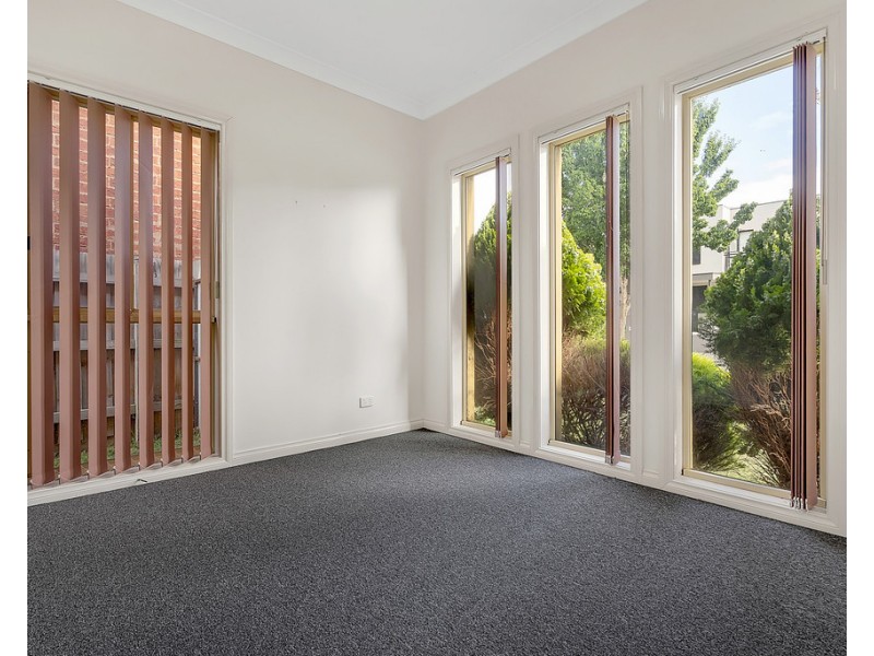 25 Flowerdale Crescent, Roxburgh Park VIC 3064
