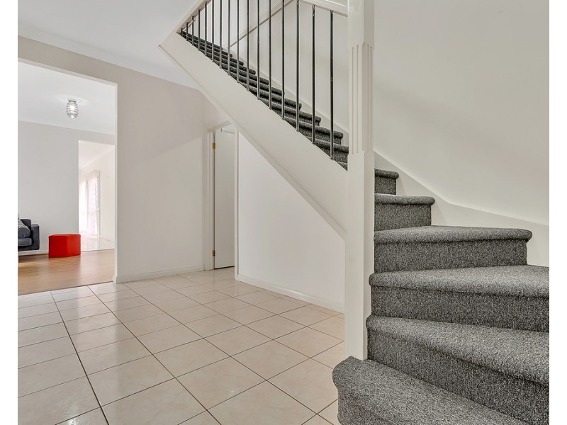 25 Flowerdale Crescent, Roxburgh Park VIC 3064