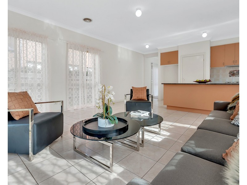 25 Flowerdale Crescent, Roxburgh Park VIC 3064