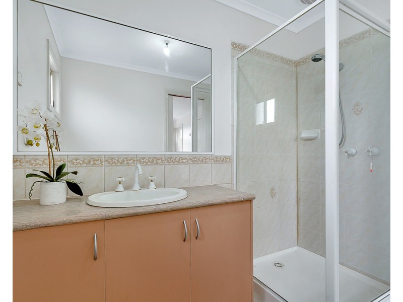 25 Flowerdale Crescent, Roxburgh Park VIC 3064