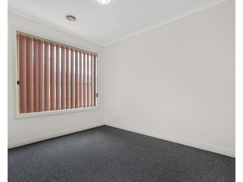 25 Flowerdale Crescent, Roxburgh Park VIC 3064