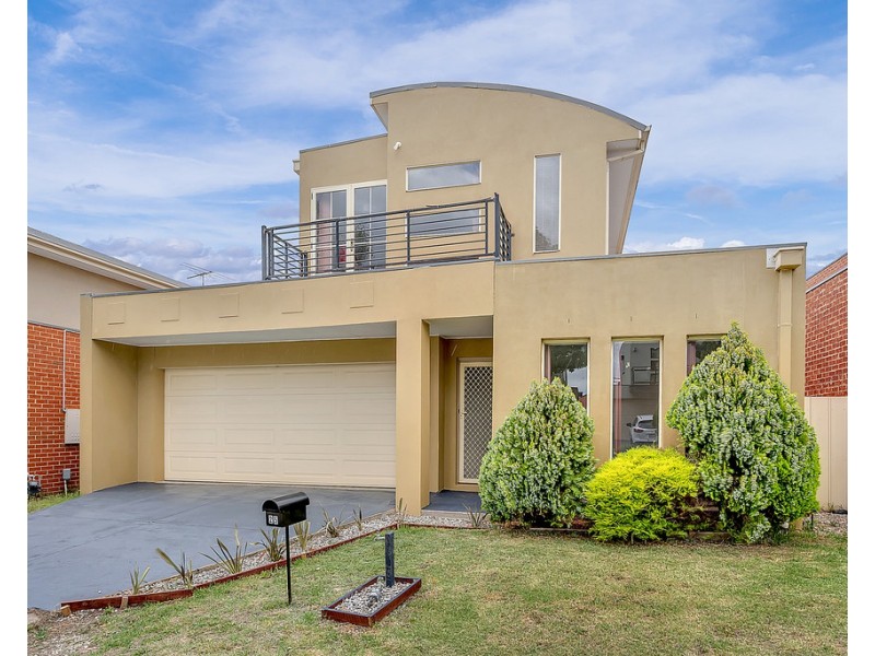 25 Flowerdale Crescent, Roxburgh Park VIC 3064