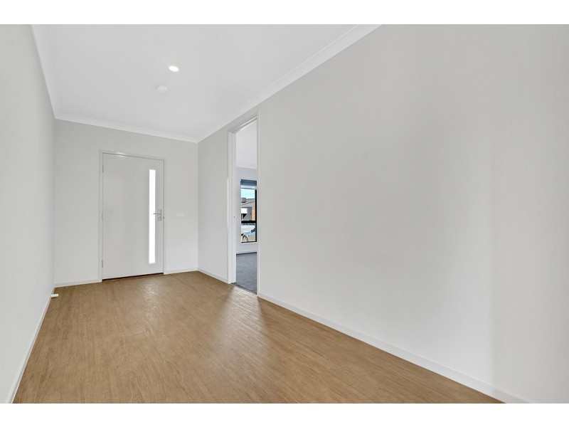 5 Stuart Way, Mickleham VIC 3064