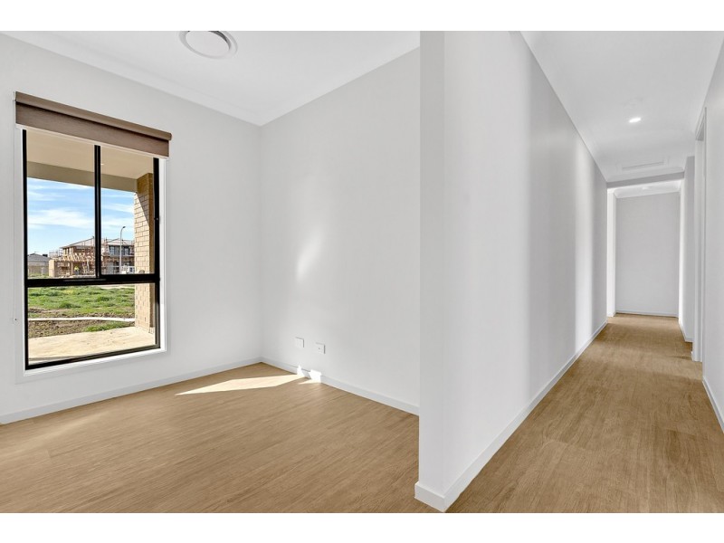 5 Stuart Way, Mickleham VIC 3064